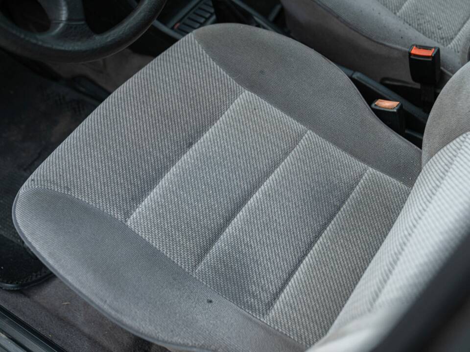 Bild 25/45 von Volkswagen Golf II 1.3 (1990)