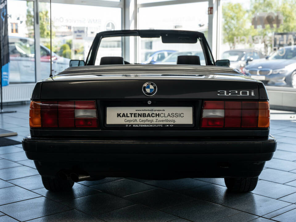 Afbeelding 4/18 van BMW 320i (1992)