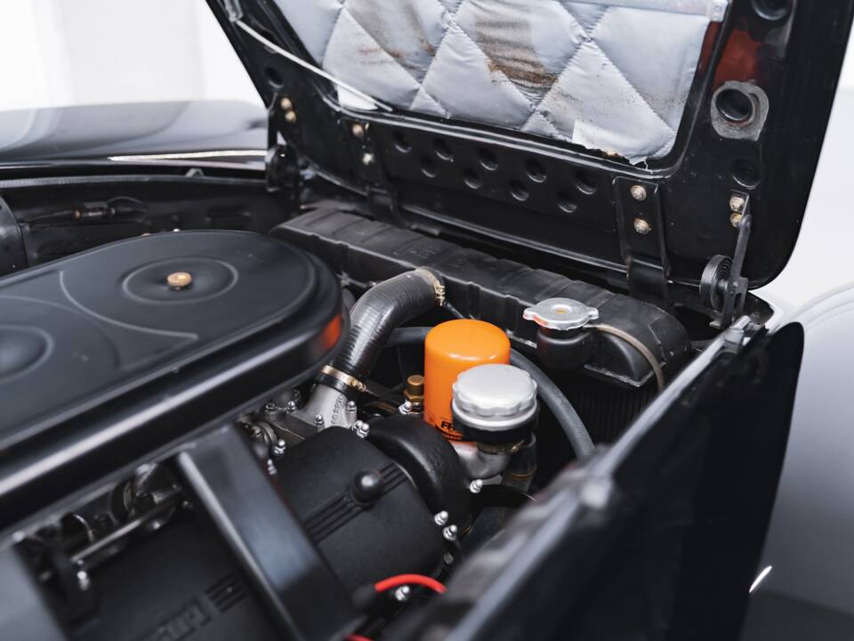 Image 63/100 of Ferrari 330 GT 2+2 (1965)