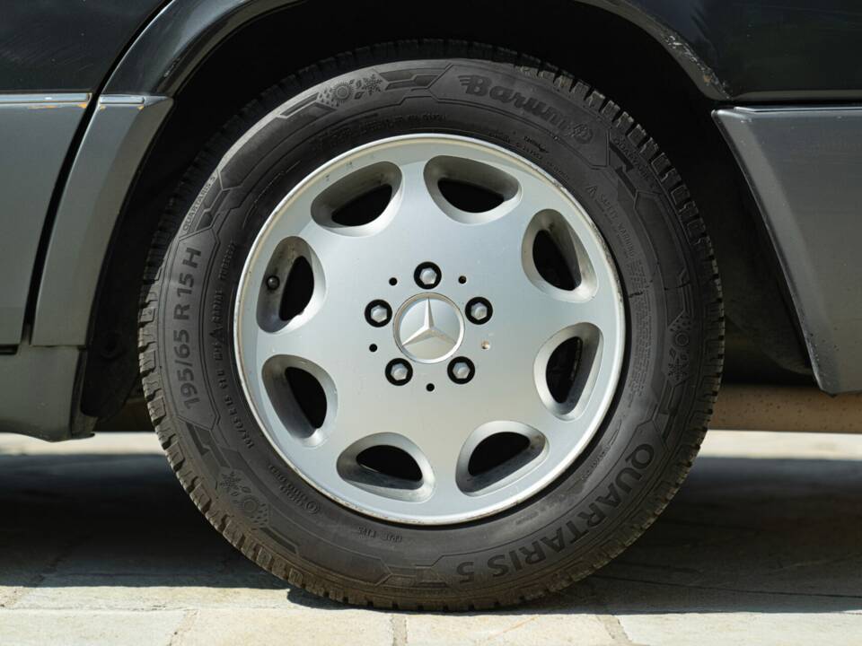 Immagine 12/44 di Mercedes-Benz 200 TE (1992)