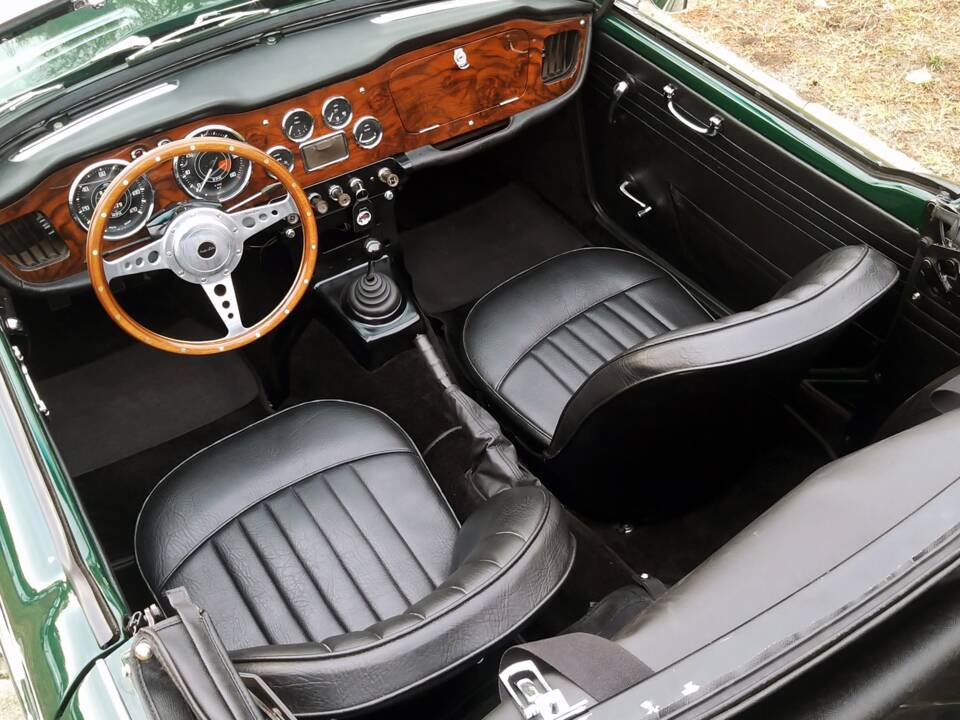 Image 6/10 of Triumph TR 4 (1965)