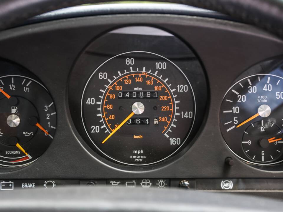 Image 29/43 of Mercedes-Benz 300 SL (1989)