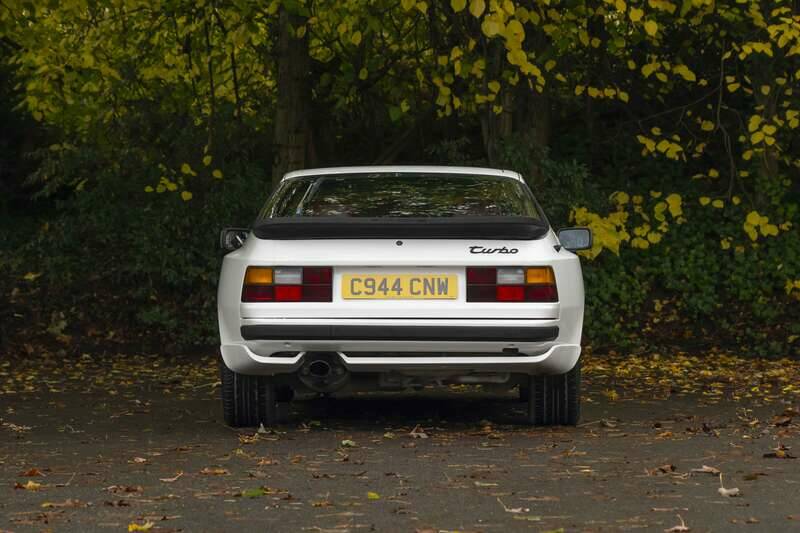 Immagine 7/41 di Porsche 944 Turbo (1986)