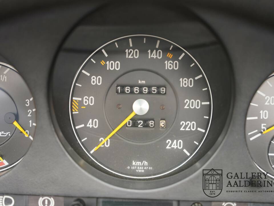 Image 45/50 of Mercedes-Benz 280 SL (1981)