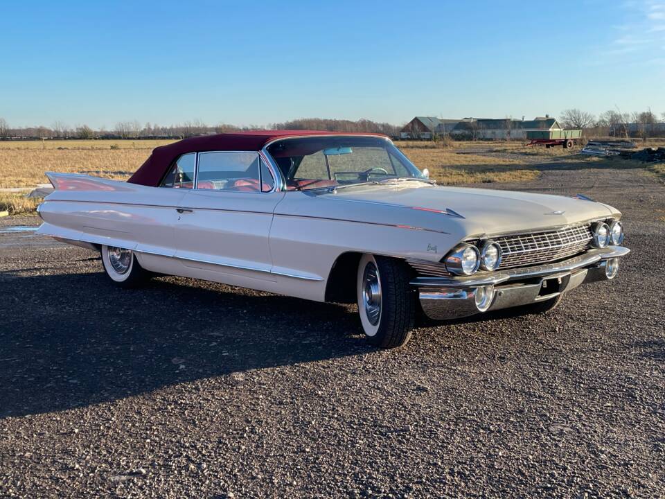 Image 5/24 of Cadillac Eldorado Biarritz (1961)