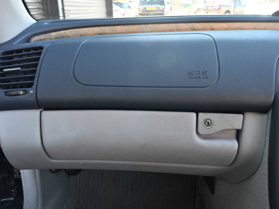 Image 30/50 of Mercedes-Benz CLK 230 Kompressor (2002)