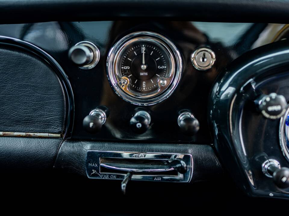 Image 43/50 de Aston Martin DB 4 (1960)