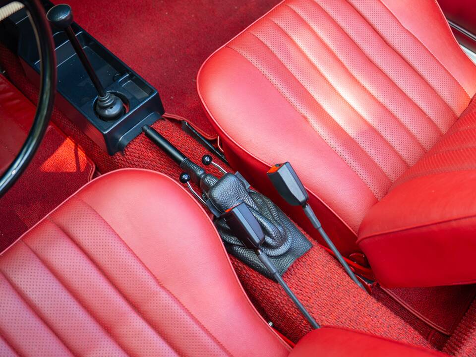 Image 25/36 of Volkswagen Karmann Ghia 1600 (1970)