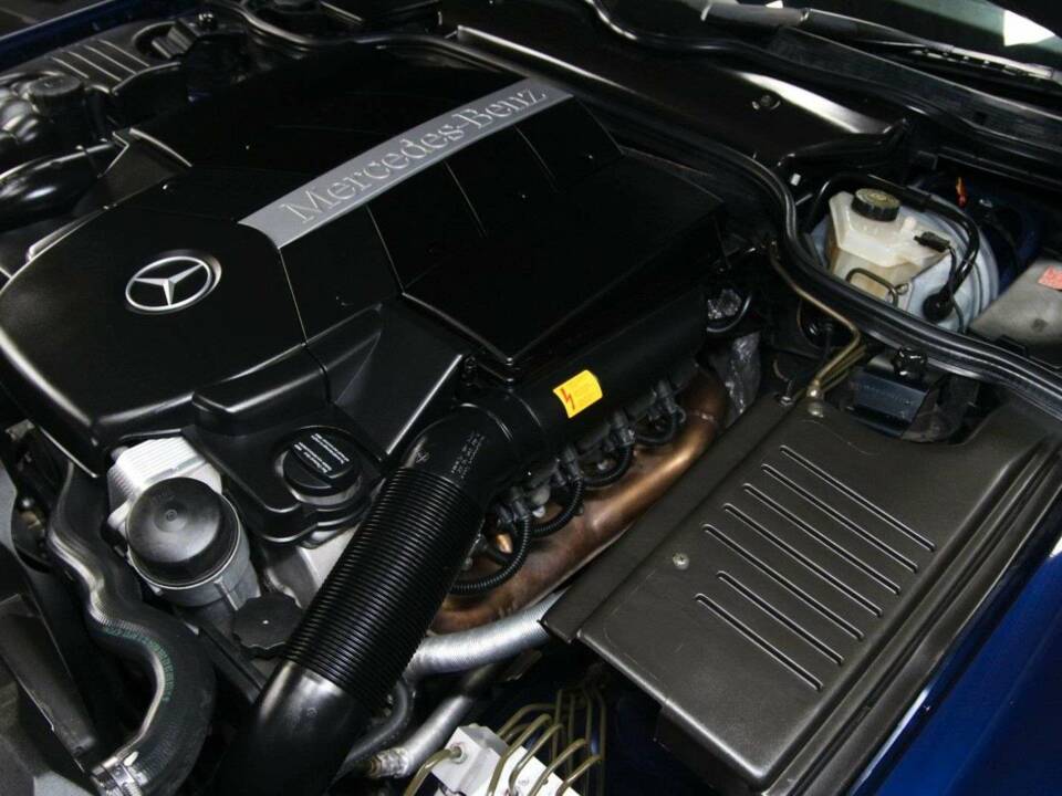 Image 38/49 of Mercedes-Benz SL 500 (2000)