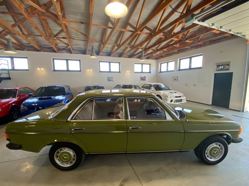 Immagine 6/91 di Mercedes-Benz 240 D (1981)