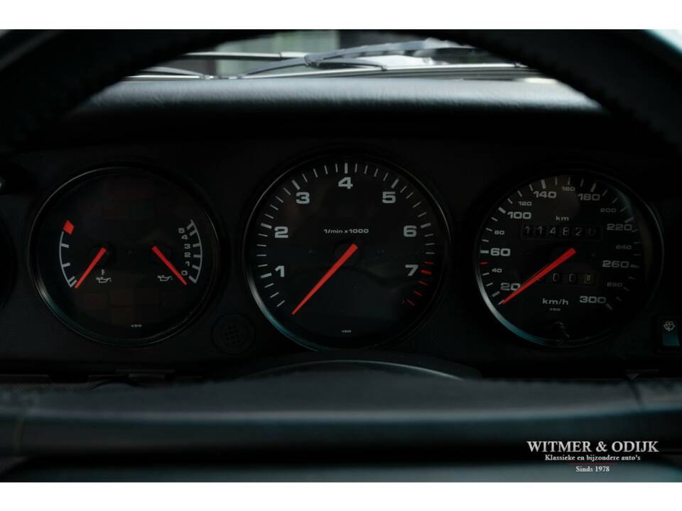Image 32/42 of Porsche 911 Carrera 4 (1990)