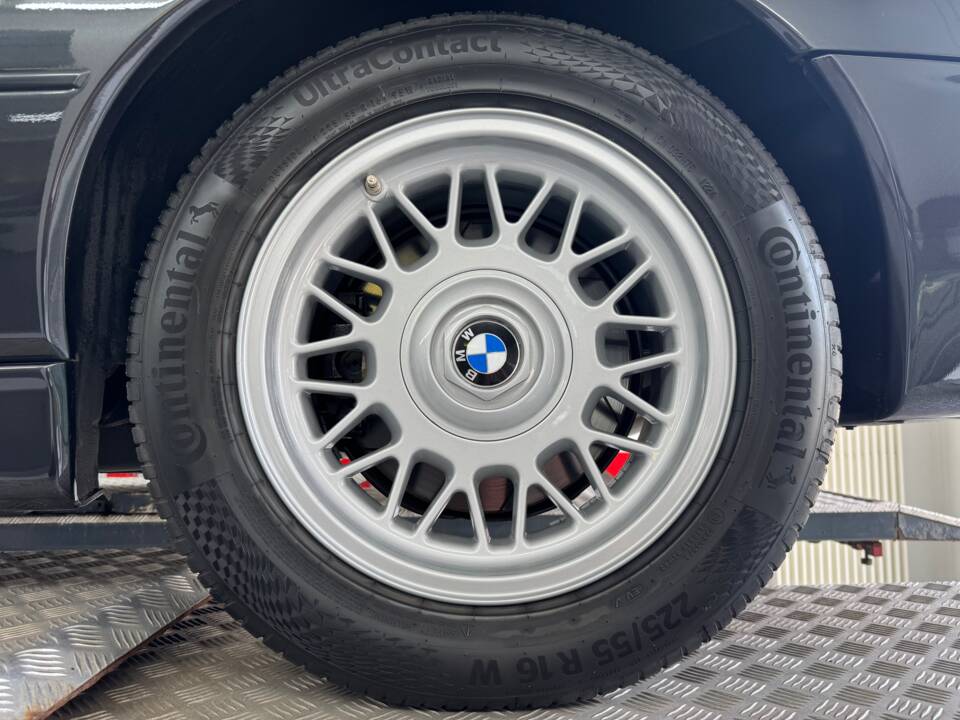 Image 27/37 of BMW 850i (1991)