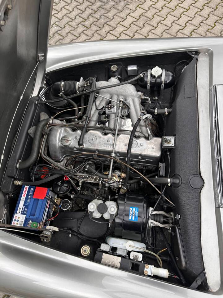 Image 6/36 of Mercedes-Benz 280 SL (1968)