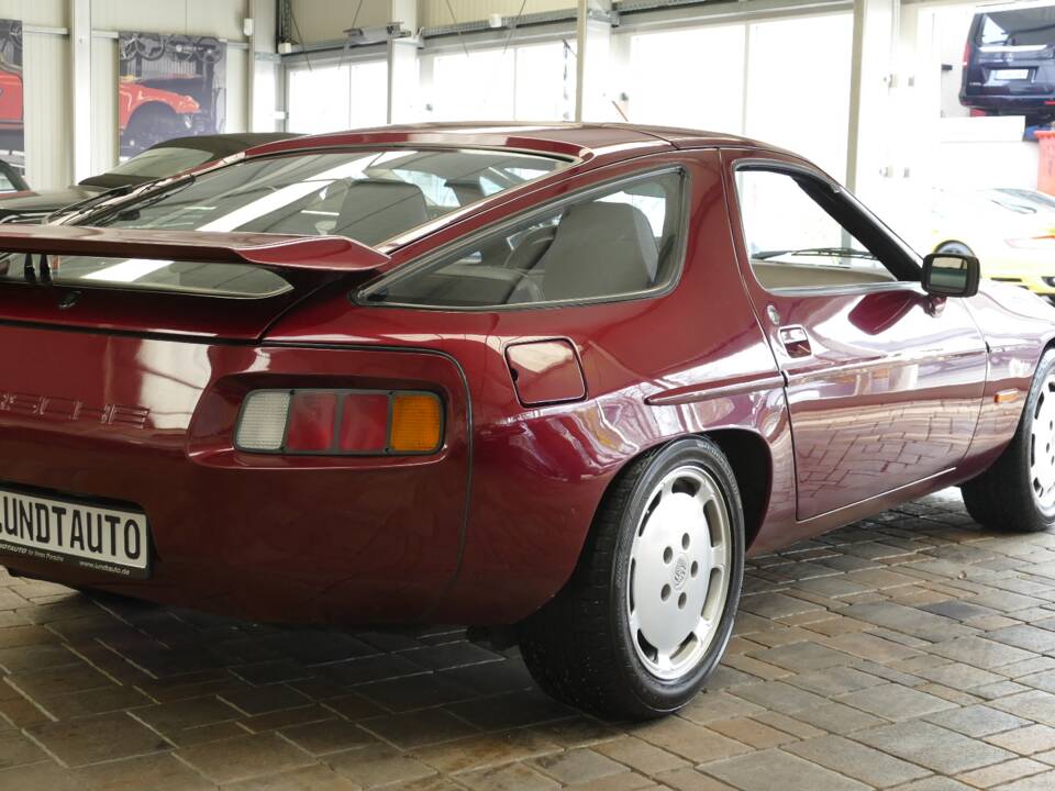 Image 5/18 of Porsche 928 S (1982)