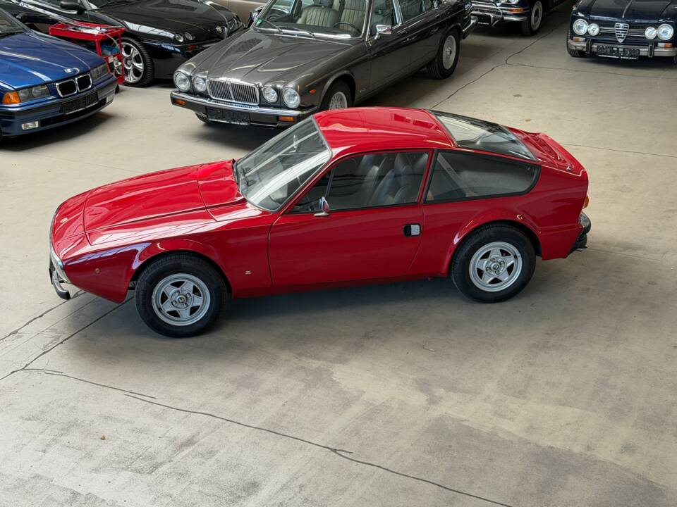 Immagine 2/50 di Alfa Romeo Junior Zagato GT 1300 (1972)