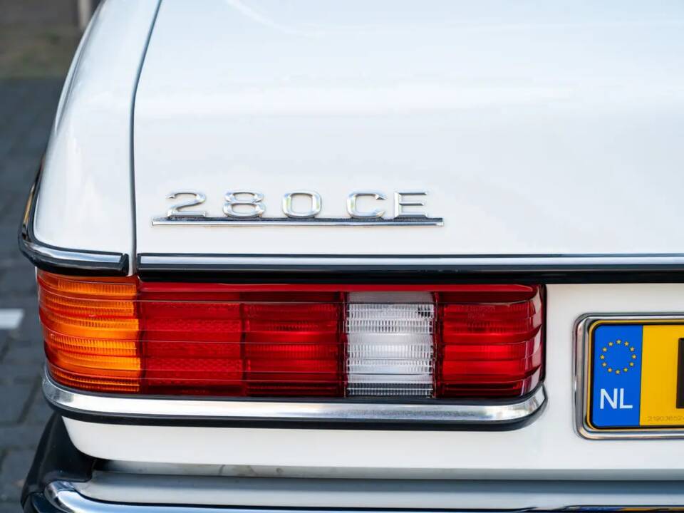 Image 60/62 of Mercedes-Benz 280 CE (1982)