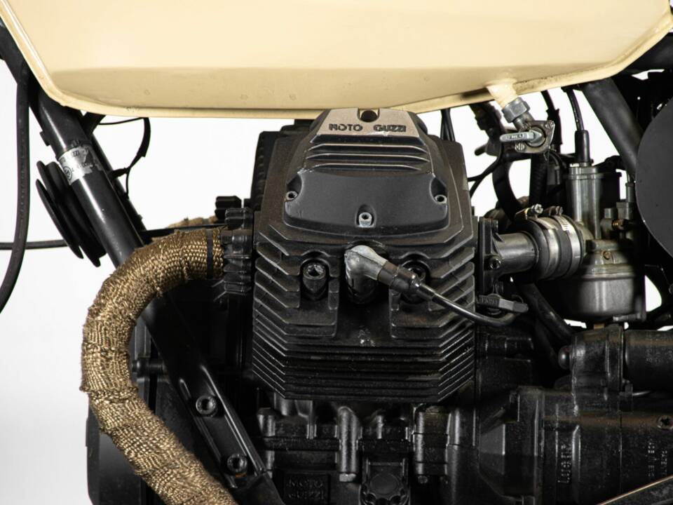 Image 26/50 of Moto Guzzi V 35 Imola II (1983)