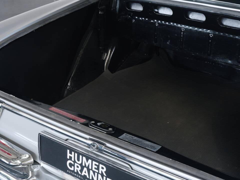 Image 42/49 of Mercedes-Benz 220 SE b (1962)