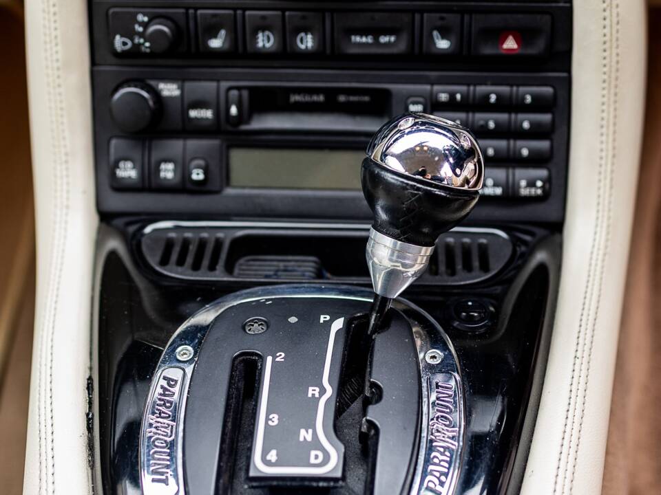 Afbeelding 47/50 van Jaguar XKR (1998)