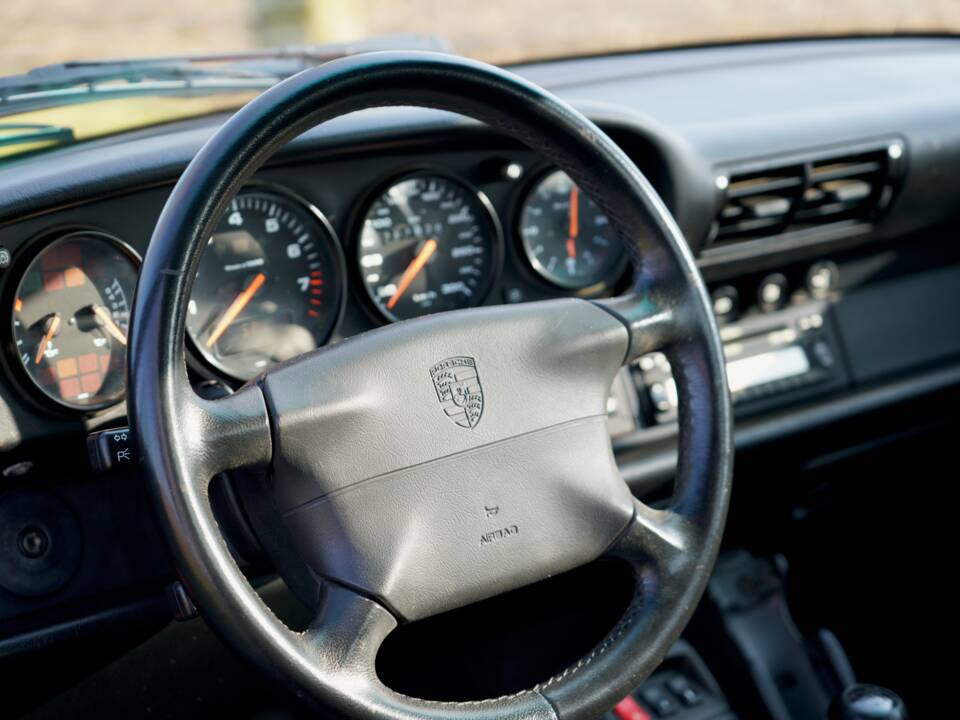 Image 2/46 of Porsche 911 Carrera (1997)