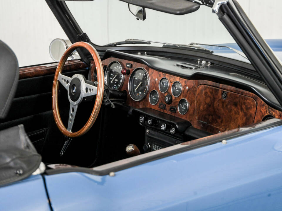 Immagine 36/50 di Triumph TR 6 (1973)