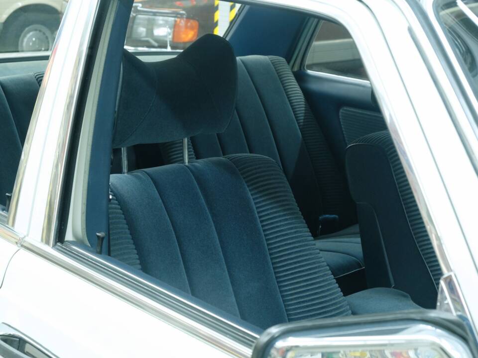 Bild 50/50 von Mercedes-Benz 230 (1977)