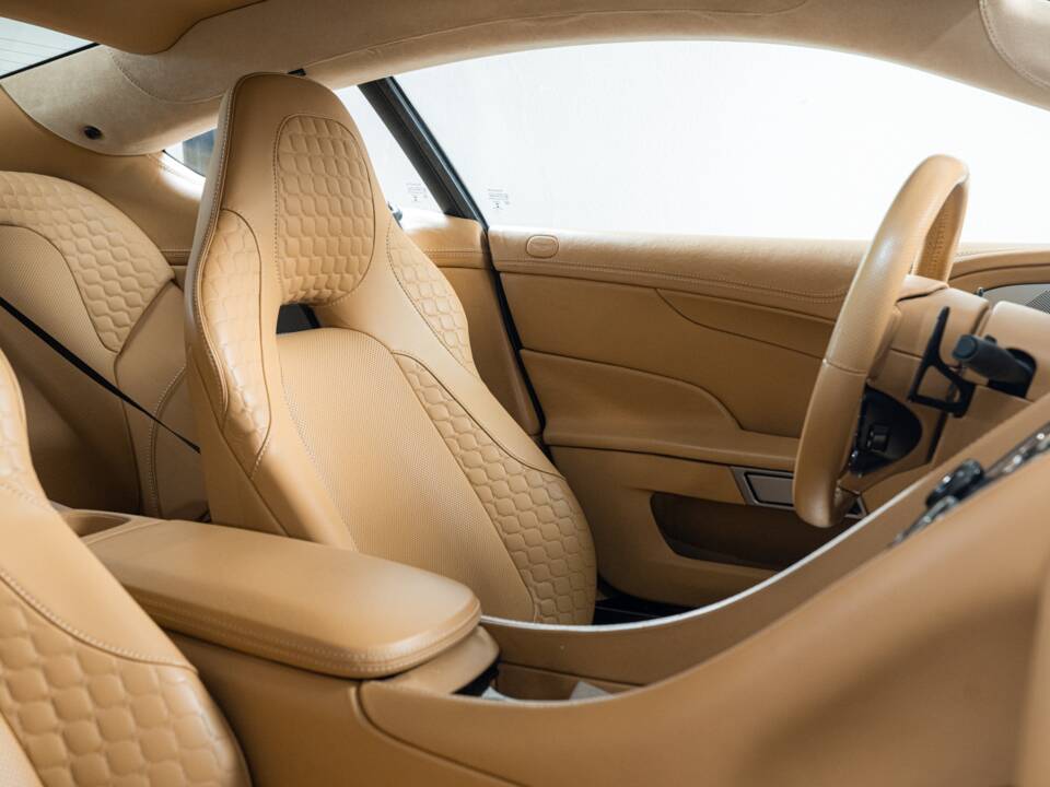 Image 19/32 of Aston Martin Vanquish (2013)