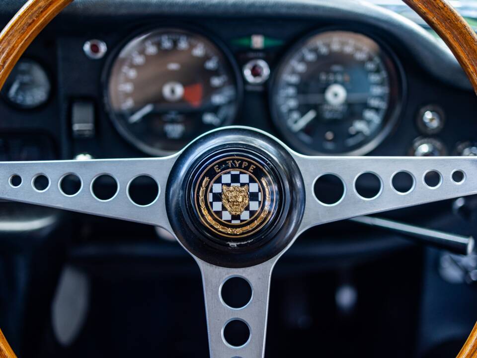 Bild 44/50 von Jaguar E-Type (2+2) (1969)