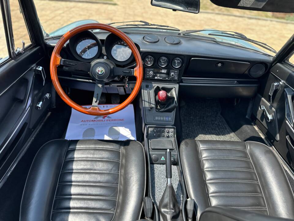 Bild 9/22 von Alfa Romeo 1.6 Spider (1983)