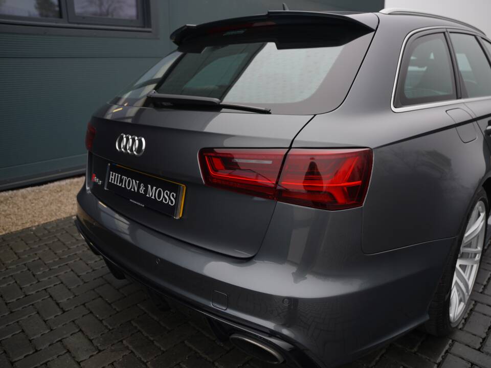 Immagine 49/50 di Audi RS6 Avant (2015)