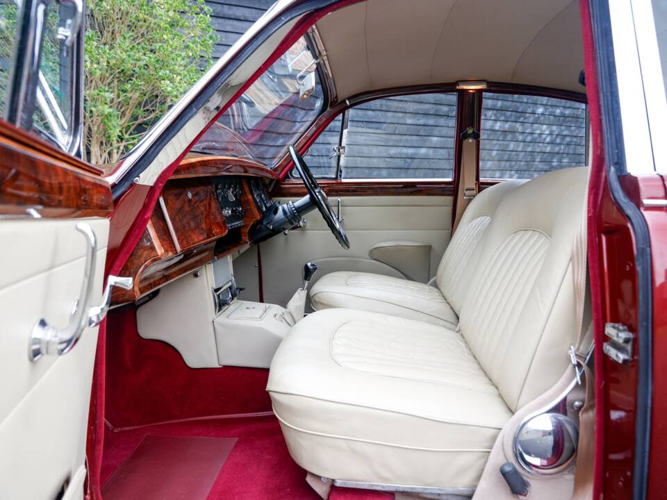 Image 26/42 of Jaguar Mk II 3.8 (1962)