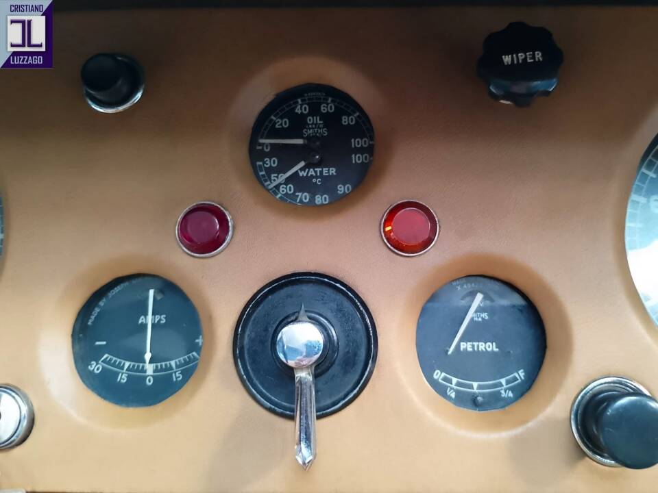 Image 34/57 of Jaguar XK 120 SE OTS (1953)