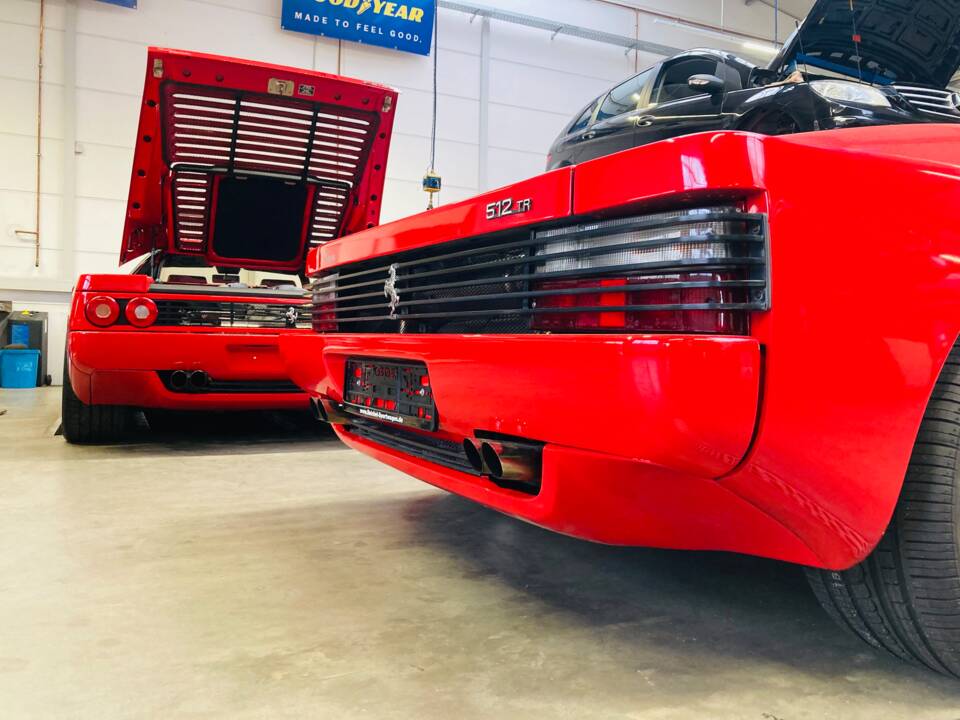 Image 15/16 of Ferrari F 512 M (1996)