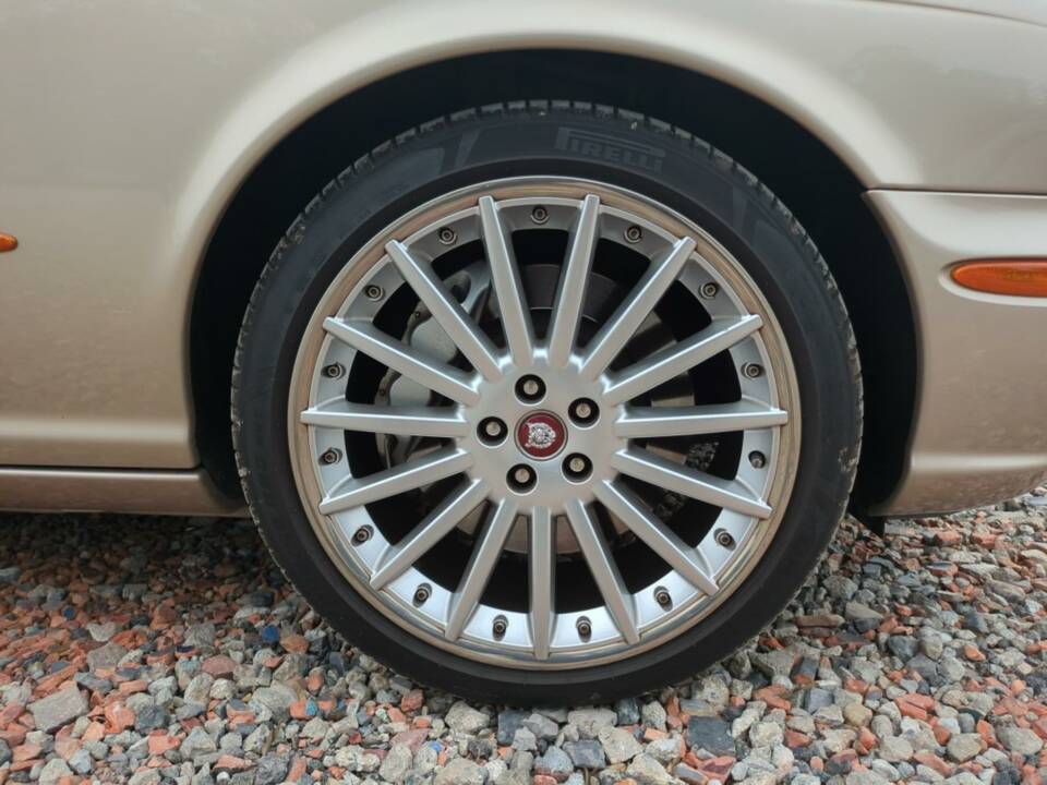 Image 21/25 de Jaguar XJ 8 4.2 (2003)