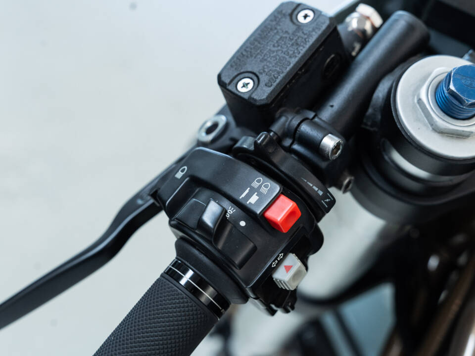 Image 9/28 of Ducati DUMMY (2002)