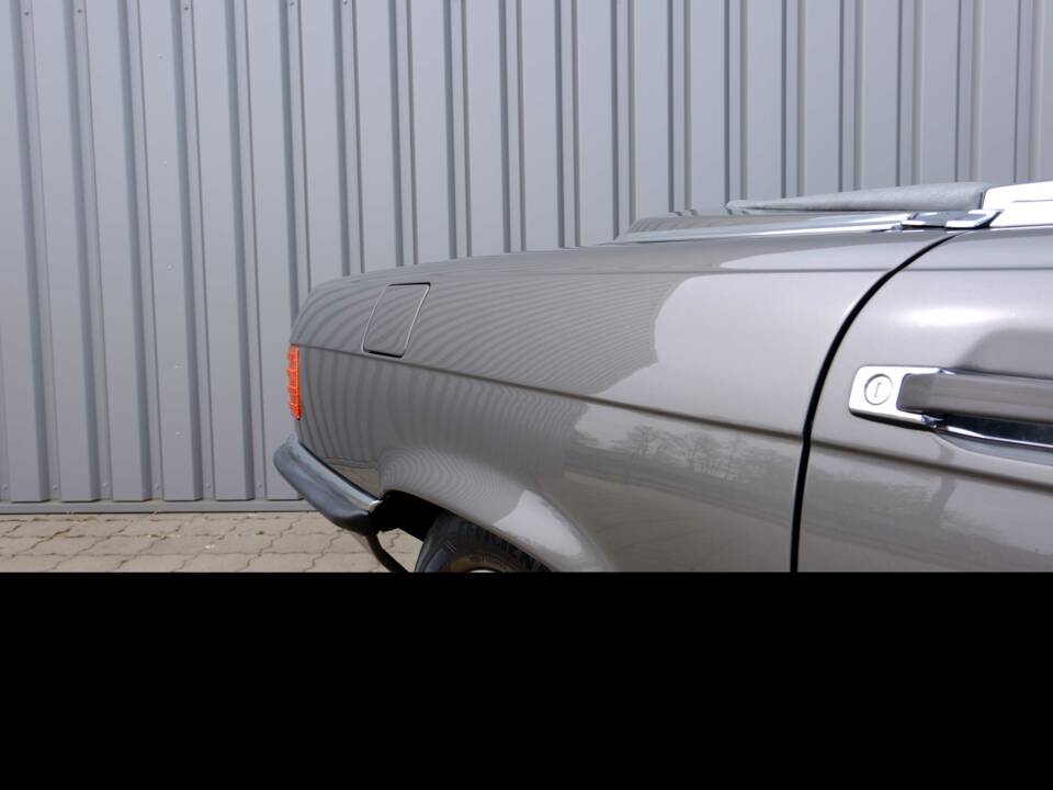 Image 24/96 of Mercedes-Benz 560 SL (1987)