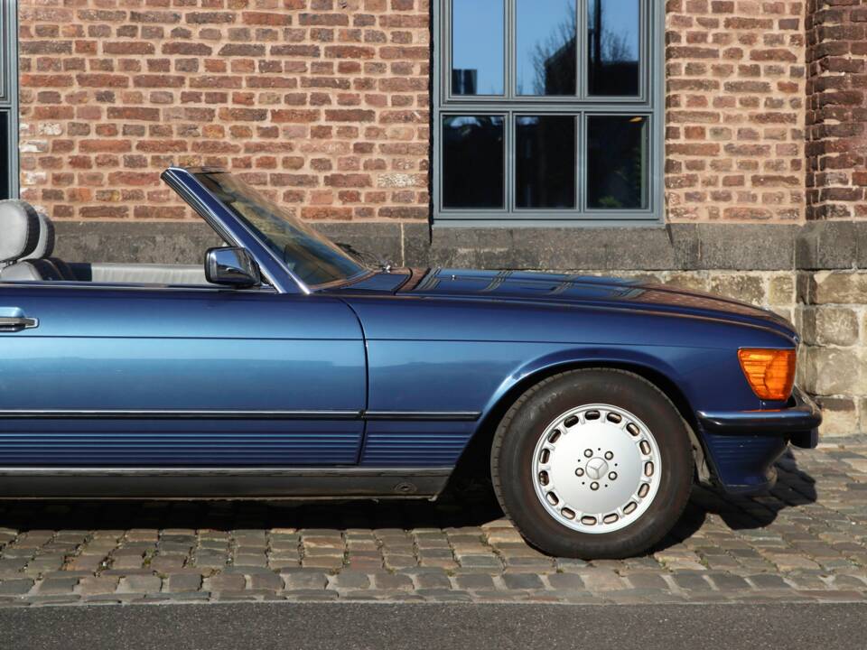 Image 2/43 of Mercedes-Benz 300 SL (1989)