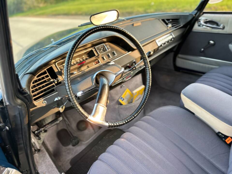 Image 2/4 of Citroën DS 21 Pallas (1969)