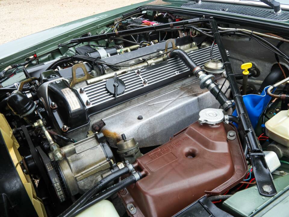 Image 15/50 of Jaguar XJ 6 4.2 (1985)