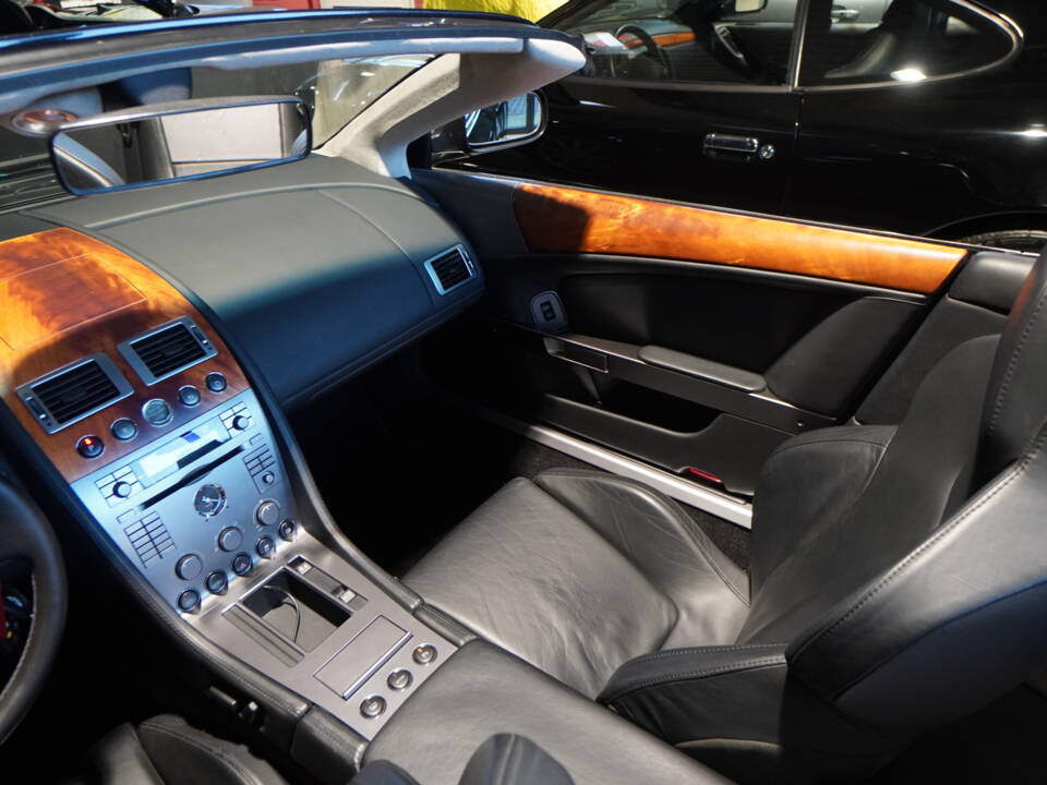 Image 9/22 of Aston Martin DB 9 Volante (2005)