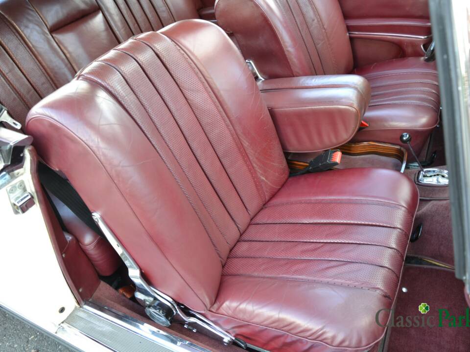 Image 21/50 of Mercedes-Benz 250 SE (1966)