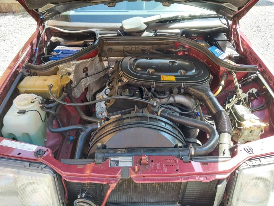 Image 15/15 of Mercedes-Benz 230 E (1990)