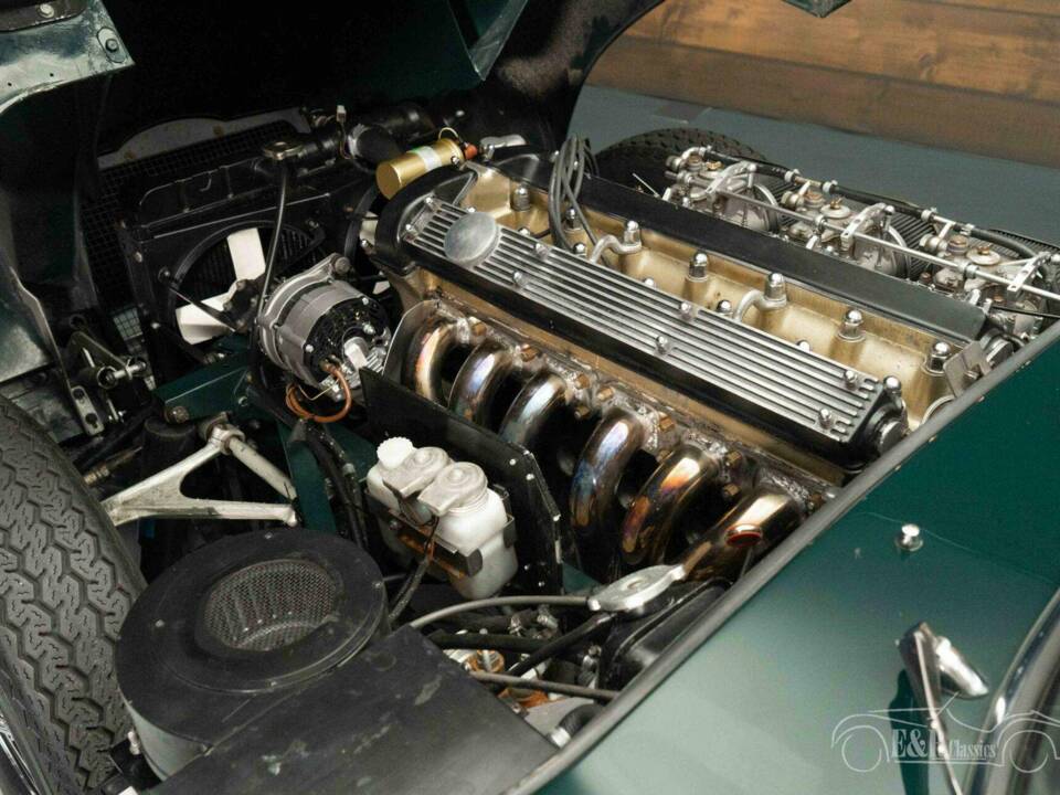 Image 3/19 de Jaguar E-Type (1969)