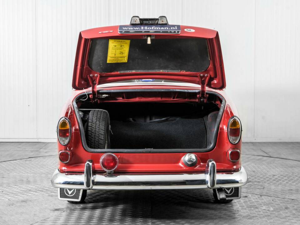 Image 46/50 of Volvo P 123 GT (1968)