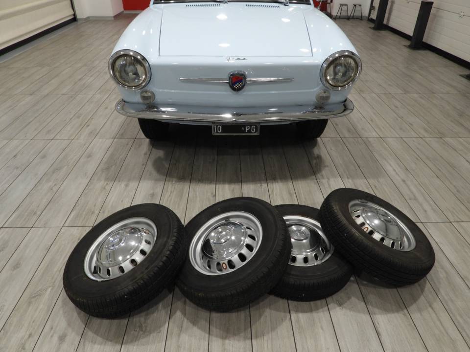 Image 13/15 of FIAT 850 Coupe (1966)