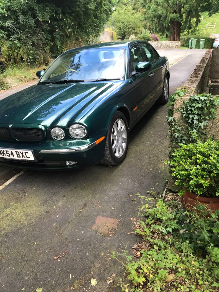 Image 15/25 de Jaguar XJ 8 3.5 (2004)