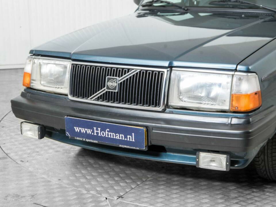 Immagine 18/50 di Volvo 240 GL (1990)