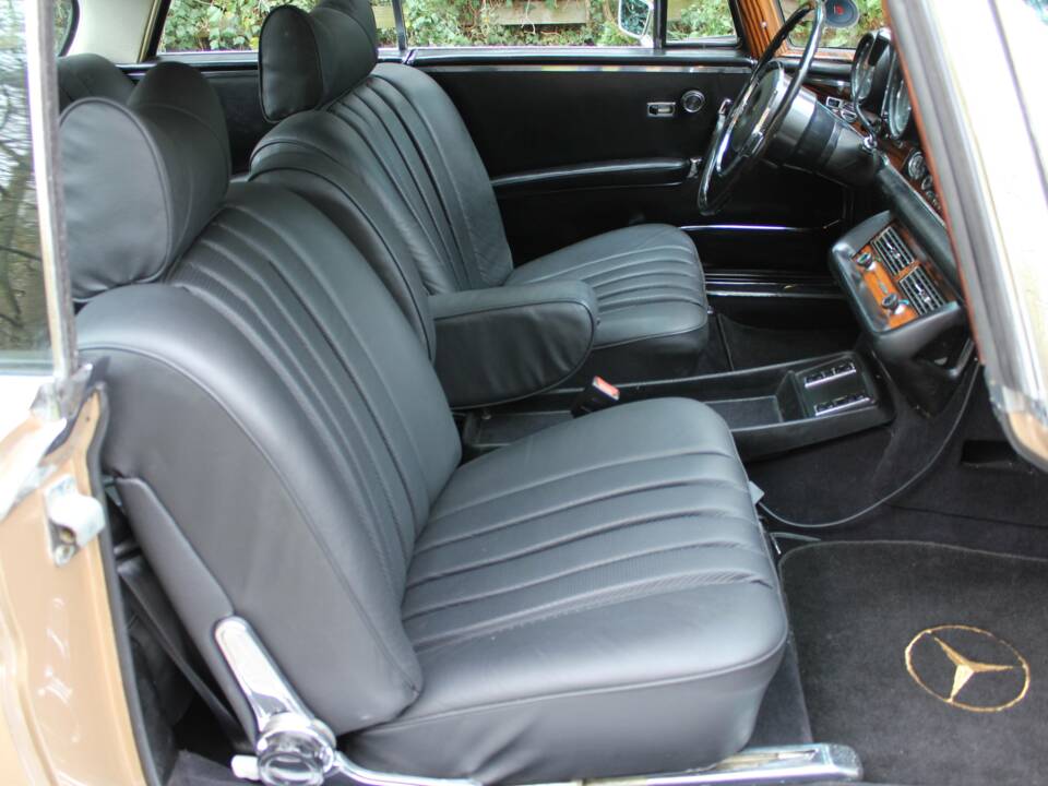 Image 12/16 of Mercedes-Benz 280 SE 3,5 (1971)