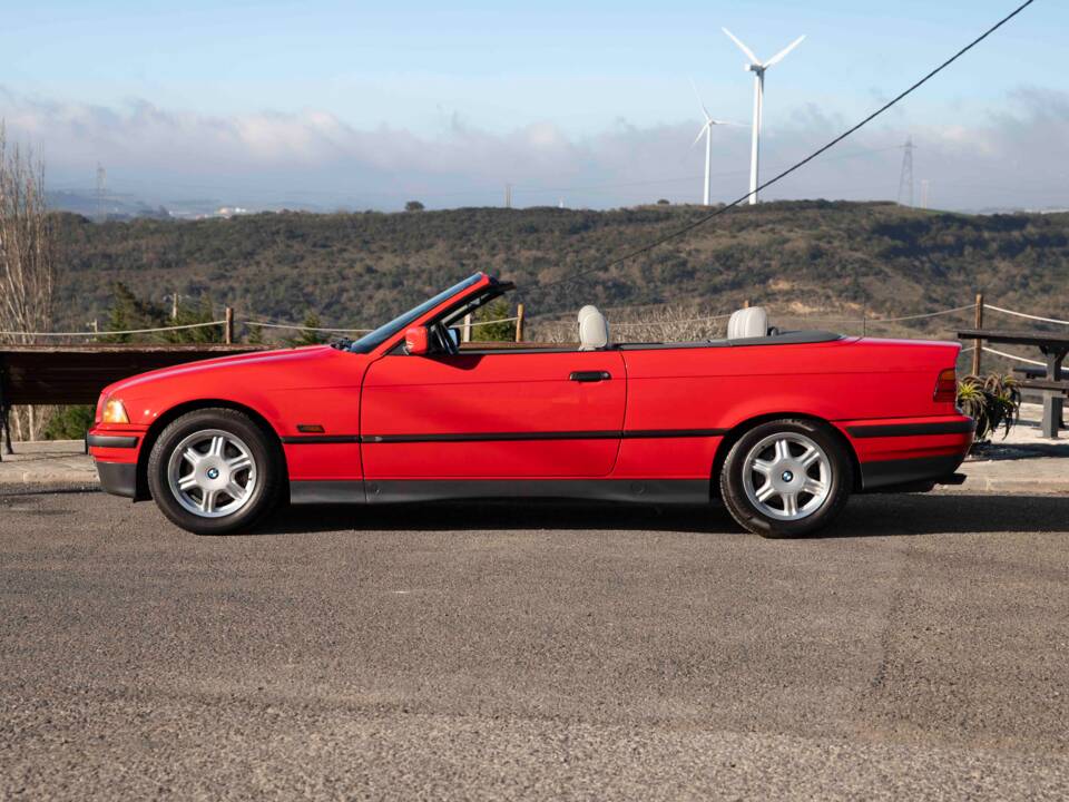 Bild 18/92 von BMW 325i (1994)