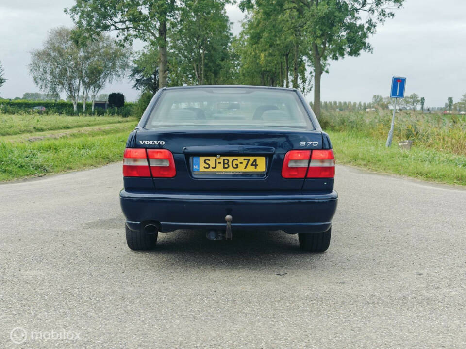 Bild 8/36 von Volvo S 70 2.5 (1997)